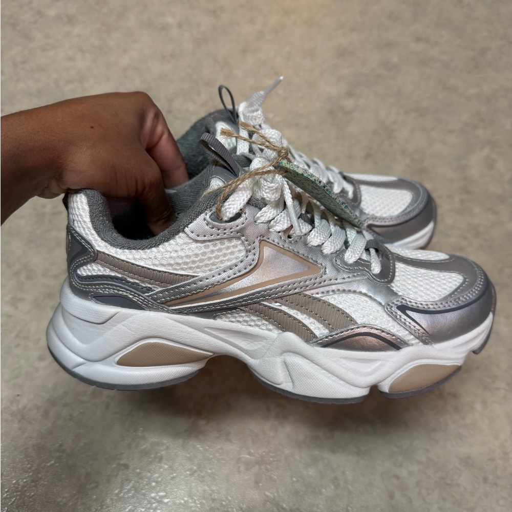🆕 Reebok Charge Sneakers Leather Silver and White | Size 7.5 Women’s.